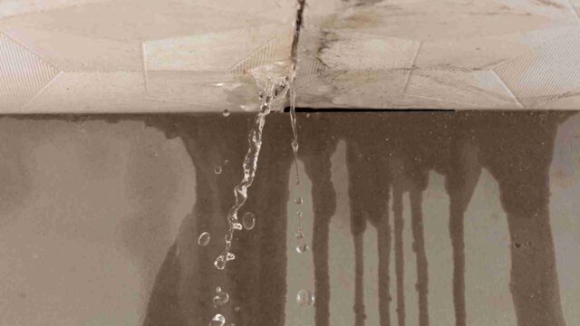 Cómo sellar las goteras de tu hogar durante la lluvia?