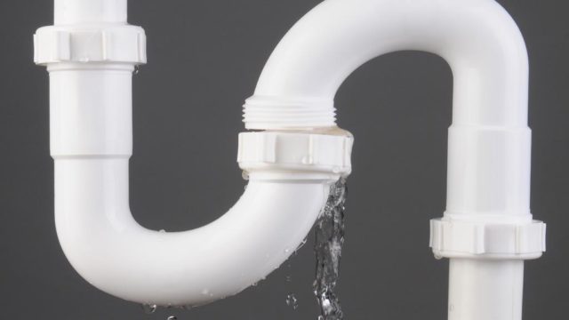 Cómo reparar una fuga en tubería PVC sanitario como un profesional