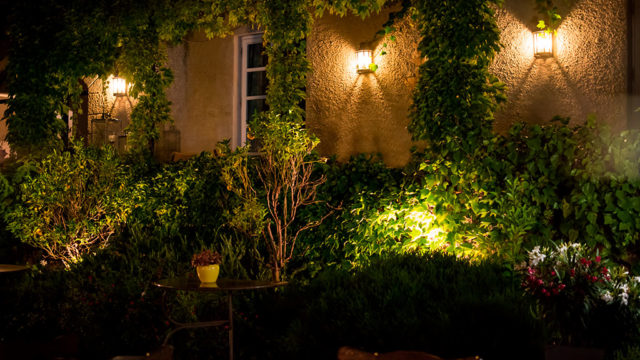 Tipos de luminarios que existen para tu jardin3
