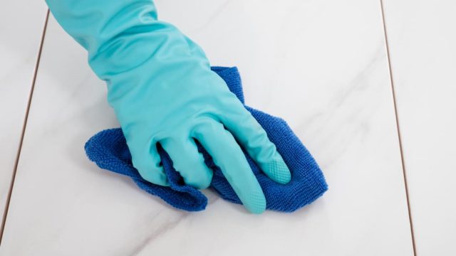 Como limpiar tus pisos de porcelanato1