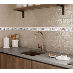Cenefa cerámica para muro marca Tiles 2000 8x25 cm