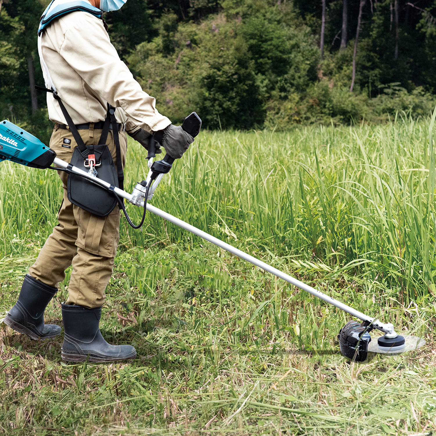 DESBROZADORA INALAMBRICA MAKITA 3VEL C/CARGADOR Y BATERIA